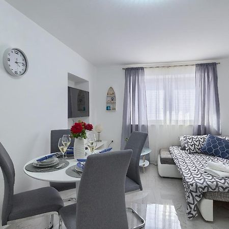 Studio Apartman Luka Pomer Exterior photo