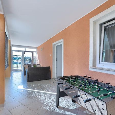 Studio Apartman Luka Pomer Exterior photo