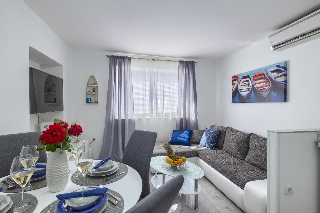 Studio Apartman Luka Pomer Exterior photo