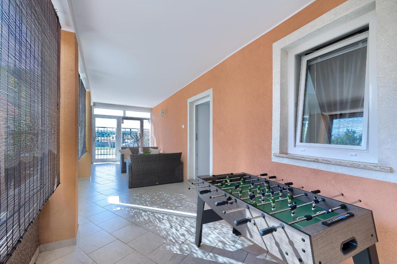 Studio Apartman Luka Pomer Exterior photo