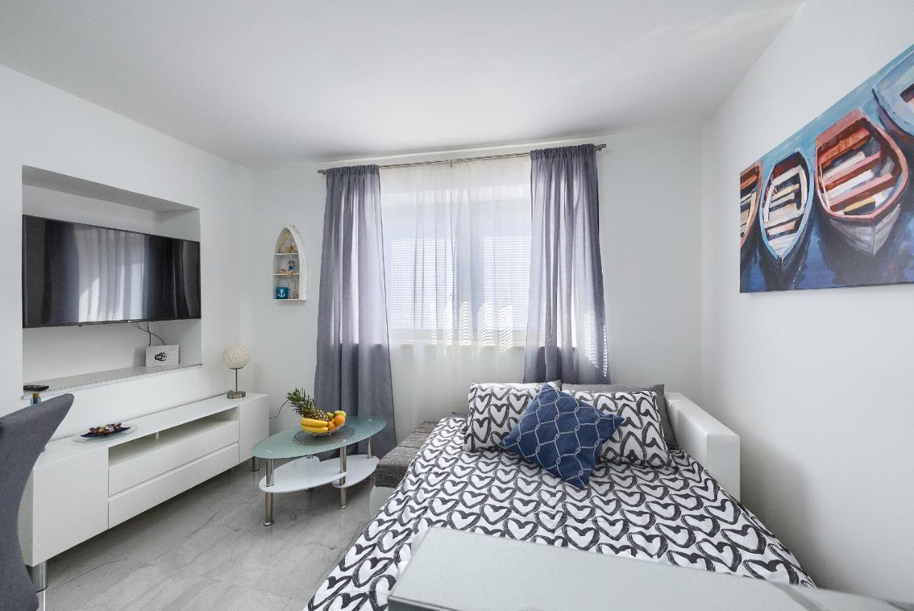 Studio Apartman Luka Pomer Exterior photo
