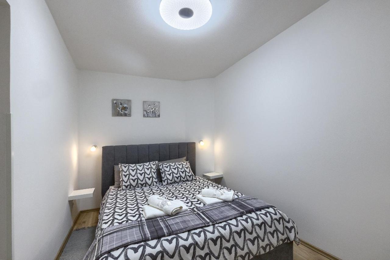 Studio Apartman Luka Pomer Exterior photo