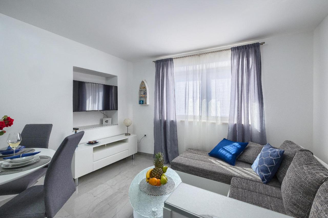 Studio Apartman Luka Pomer Exterior photo