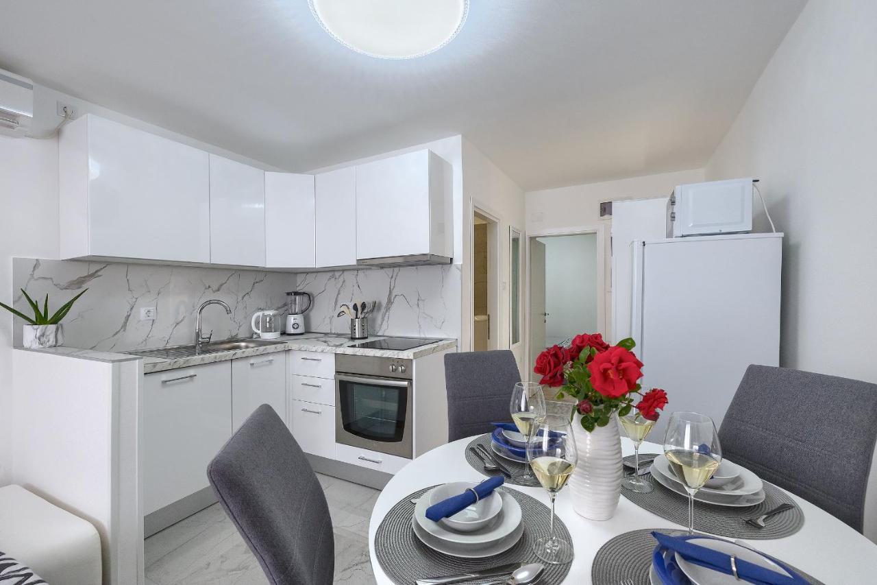 Studio Apartman Luka Pomer Exterior photo