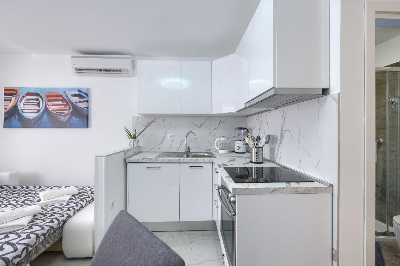 Studio Apartman Luka Pomer Exterior photo